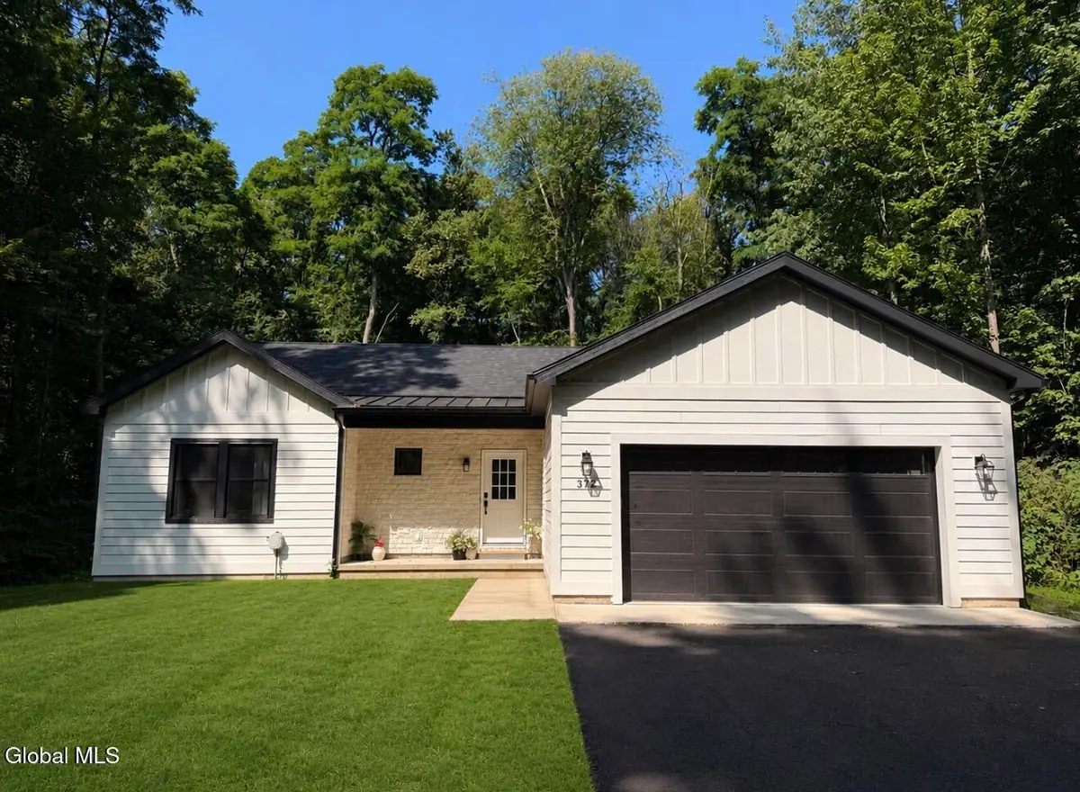 372 Lake Avenue, Saratoga Springs, NY 12866 - #1