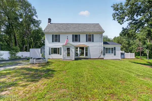 4 Dunsbach Road, Halfmoon, NY 12065