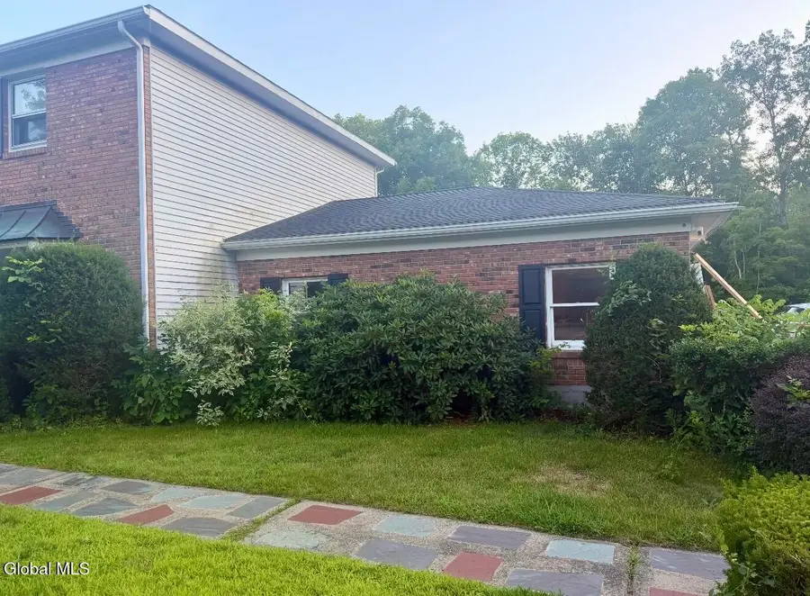 1022 Country Brook Court, Rotterdam, NY 12306 - #3