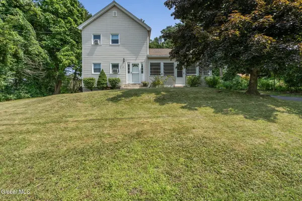 6 Acorn Avenue, East Greenbush, NY 12144