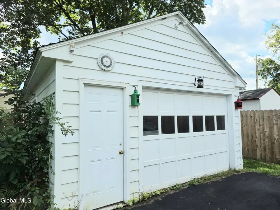 615 Sanders Avenue, Schenectady, NY 12302 - #2