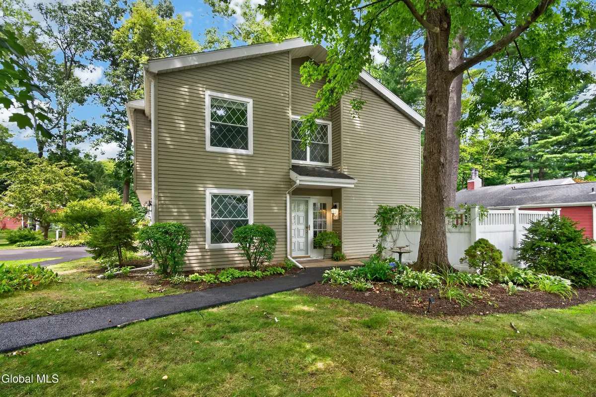7 Spruce Court, Bethlehem, NY 12054 - #1