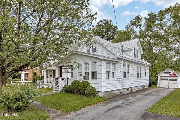 889 Oregon Avenue, Niskayuna, NY 12309