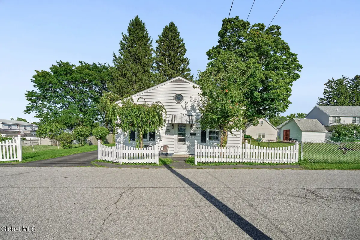 12 Grapevine Place, Latham, NY 12110 - #1