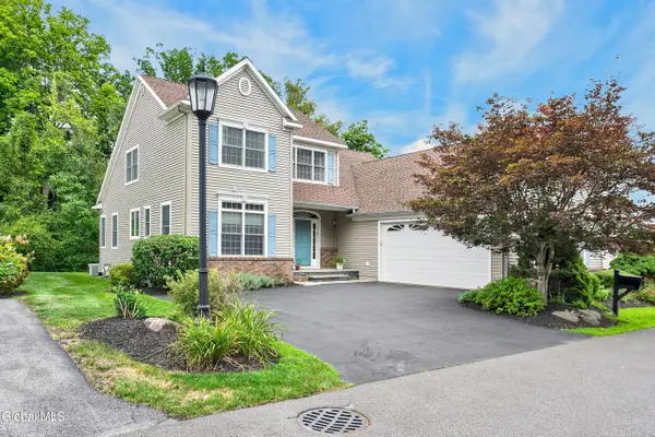 7 Tennyson Cmn, Bethlehem, NY 12159