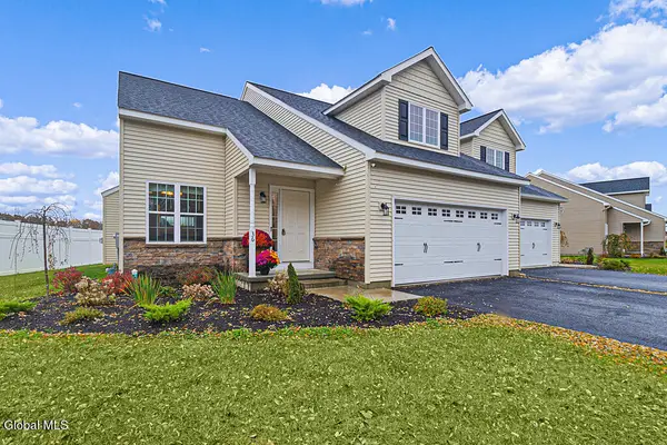 33 Paar Way, Halfmoon, NY 12118