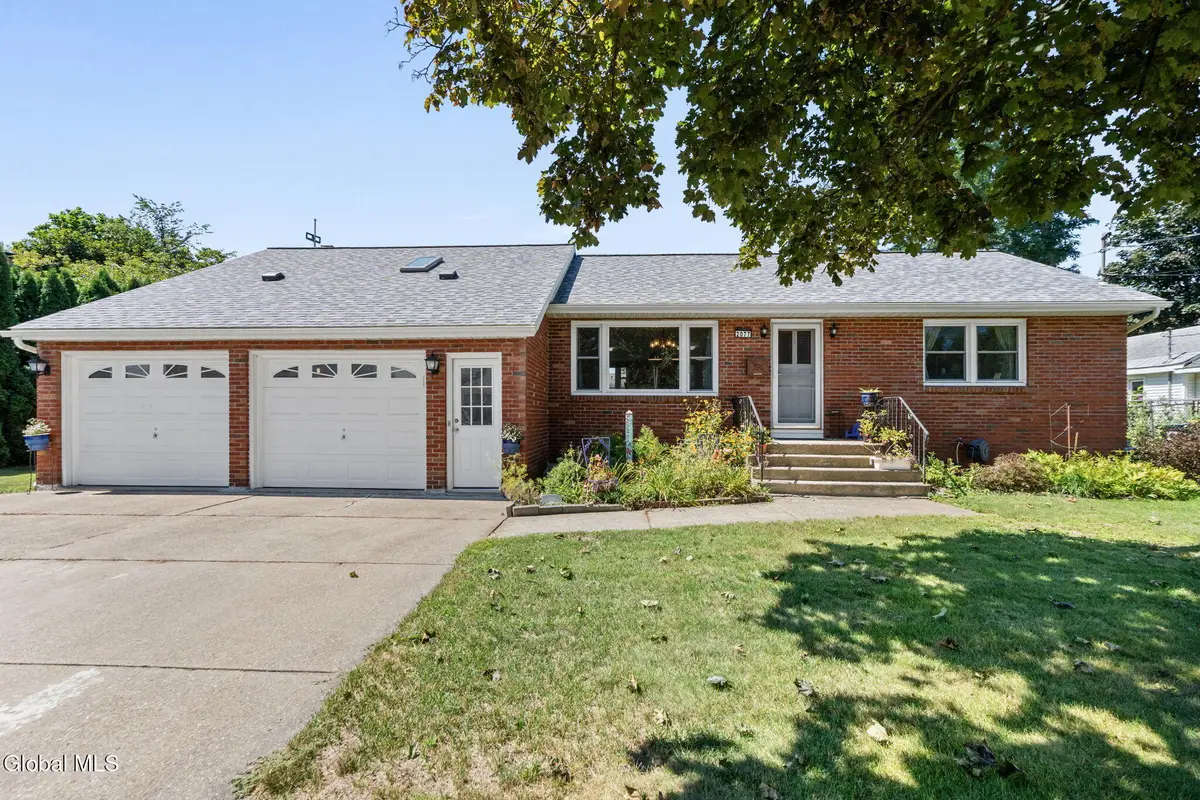 2077 Amsterdam Avenue, Schenectady, NY 12303 - #1