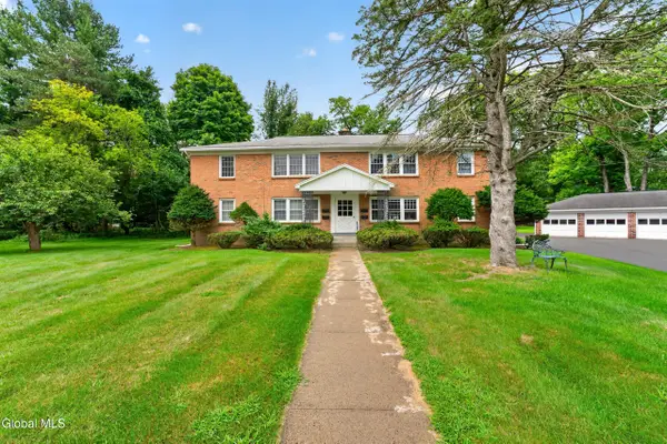 11 Kensington Court #APT 3, Bethlehem, NY 12054