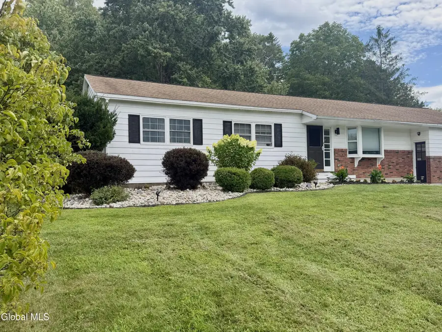 110 Country Ridge Court, Amsterdam, NY 12010 - #3