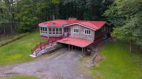 35 Wildwood Lane, Bethlehem, NY 12158