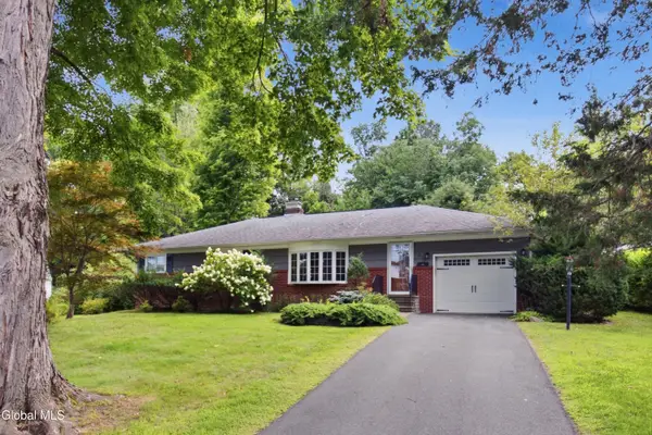 11 Jefferson Avenue, East Greenbush, NY 12144