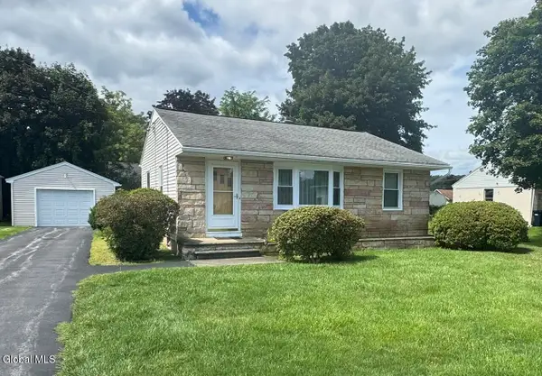 25 Pawling Avenue, Halfmoon, NY 12118