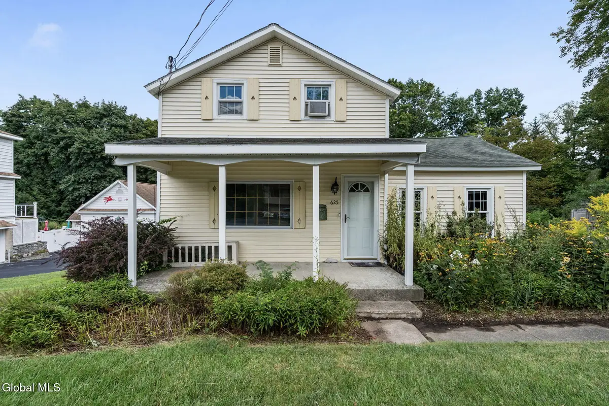 625 Kenwood Avenue, Bethlehem, NY 12054 - #1