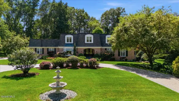 27 S Sheraton Lane, Queensbury, NY 12804