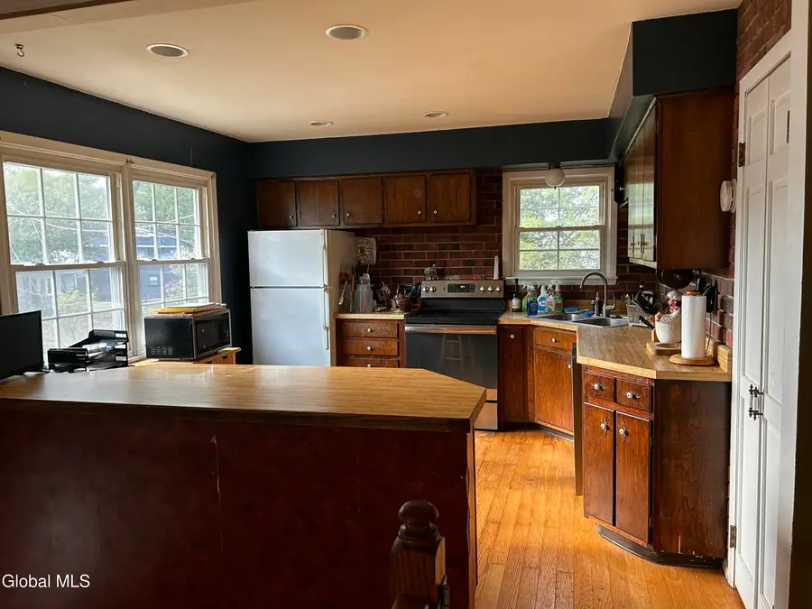 31 Northway Court, Saratoga Springs, NY 12866 - #3
