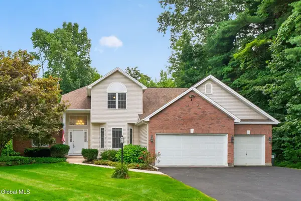 12 Four Leaf Manor, Clifton Park, NY 12148