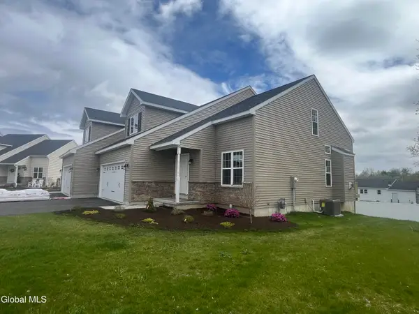 25 Paar Way, Halfmoon, NY 12118