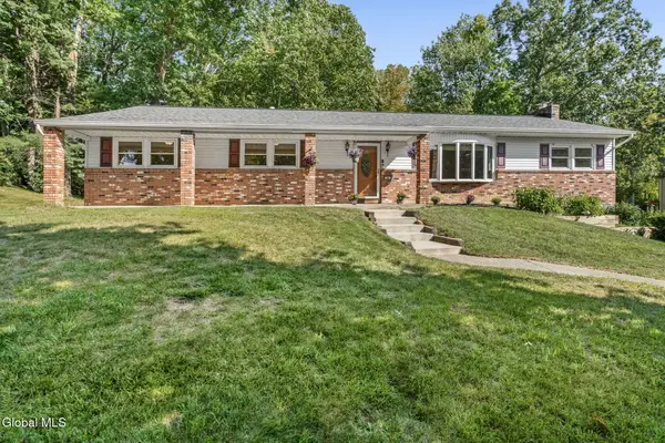 26 Appletree Lane, Clifton Park, NY 12065