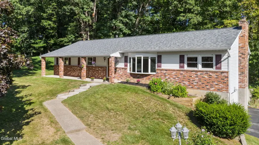 26 Appletree Lane, Clifton Park, NY 12065 - #2