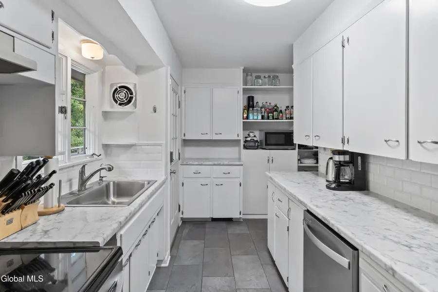 1 Woodin Road, Halfmoon, NY 12065 - #3
