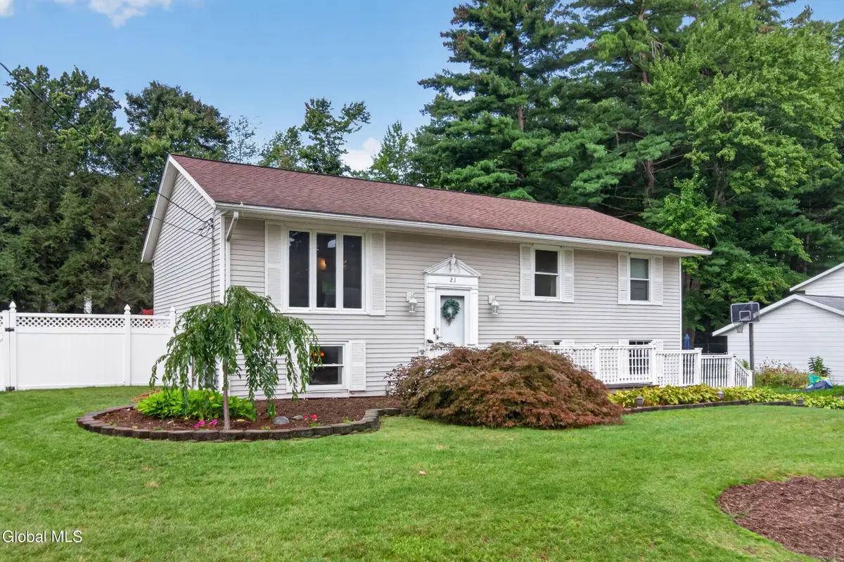 21 Evergreen Ave, Clifton Park, NY 12065 - #1