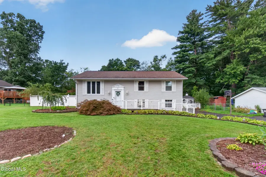 21 Evergreen Ave, Clifton Park, NY 12065 - #2