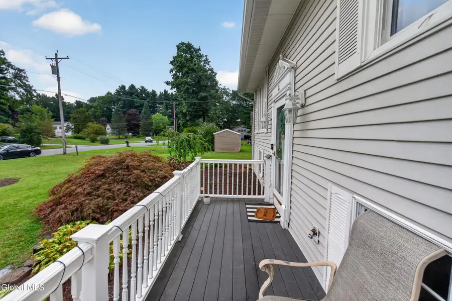 21 Evergreen Ave, Clifton Park, NY 12065 - #3