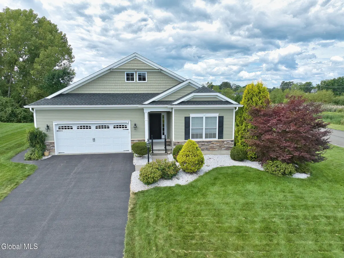 2 Julia Circle, Halfmoon, NY 12118 - #1