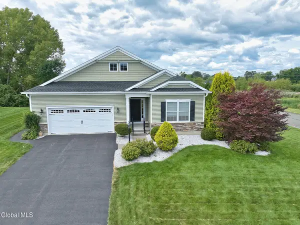 2 Julia Circle, Halfmoon, NY 12118