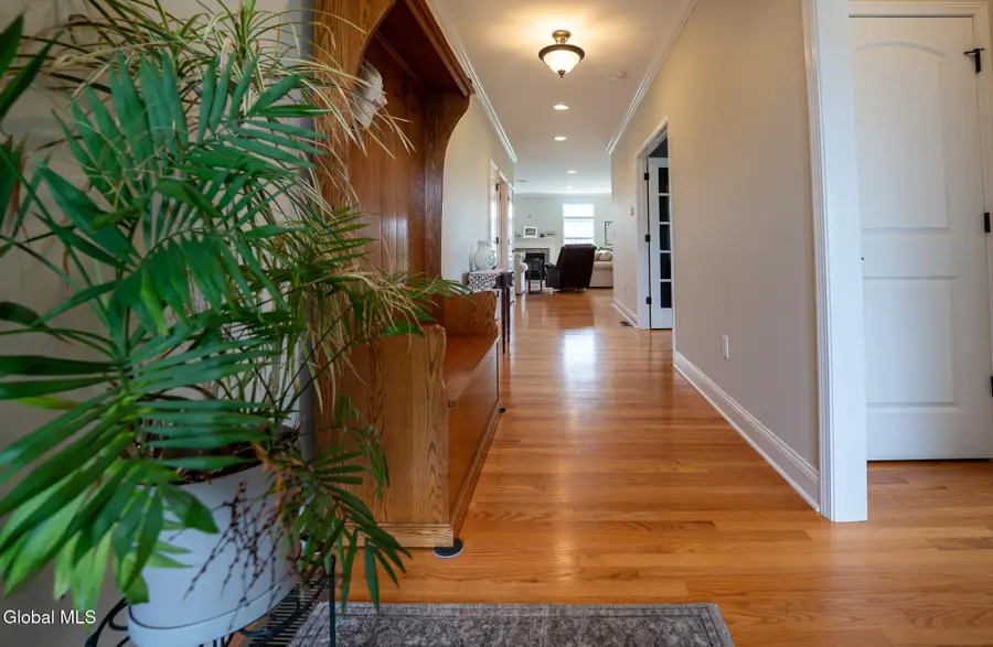 2 Julia Circle, Halfmoon, NY 12118 - #3