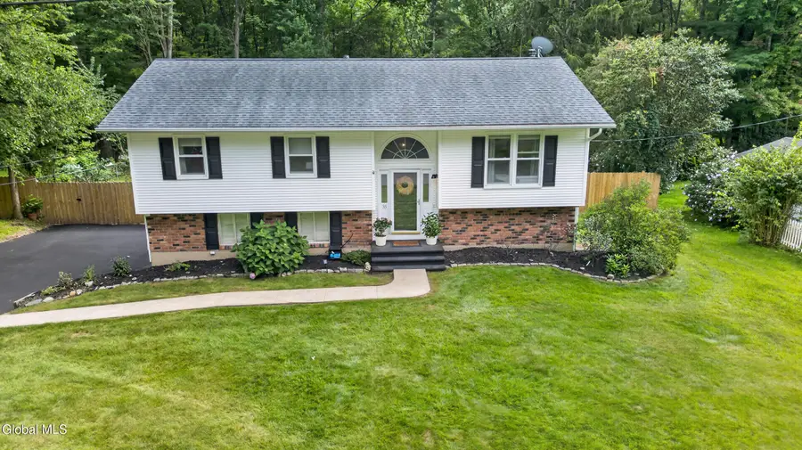 35 Acorn Avenue, Clifton Park, NY 12065 - #2