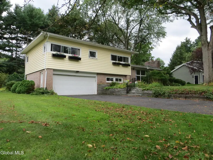 7 Paul Holly Drive, Loudonville, NY 12211 - #3