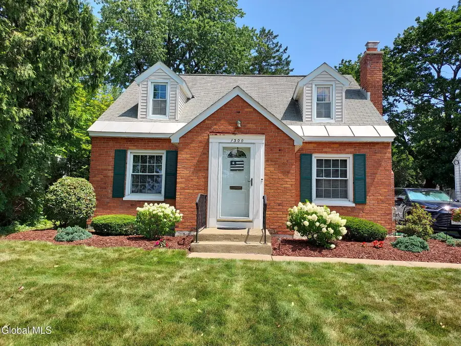 1300 Mcclellan Street, Schenectady, NY 12309 - #2