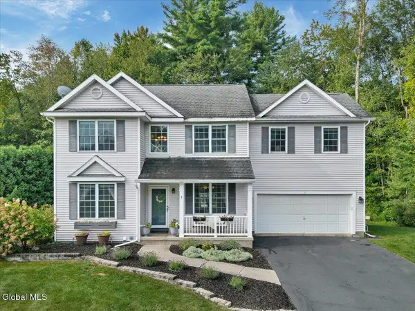 4 Clearwater Court, Halfmoon, NY 12065
