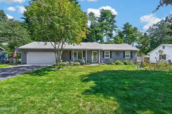 17 Crownwood Lane, Queensbury, NY 12804