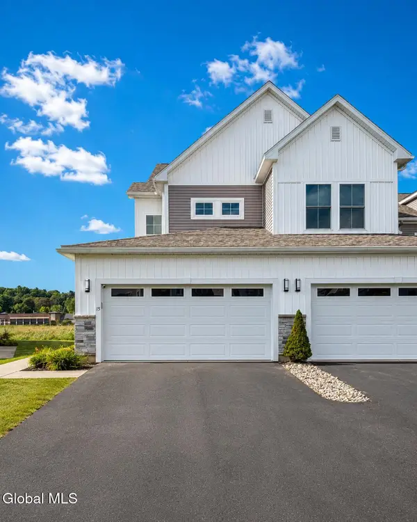 15 Wardley Circle, Cohoes, NY 12047