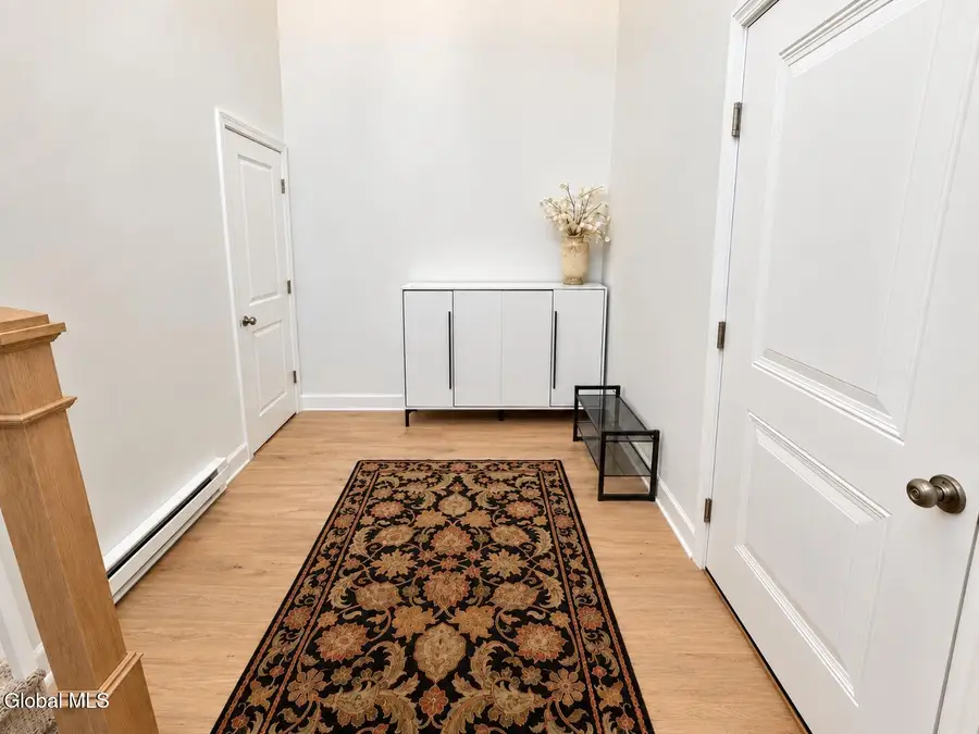 15 Wardley Circle, Cohoes, NY 12047 - #3