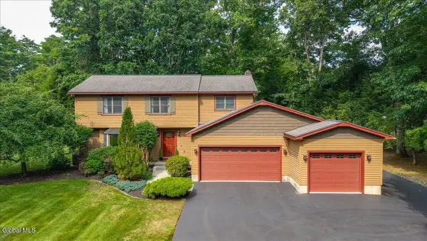 15 Cedarcrest Drive, Saratoga Springs, NY 12866