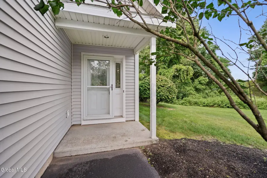 40 Cobblestone Court, Rotterdam, NY 12306 - #3