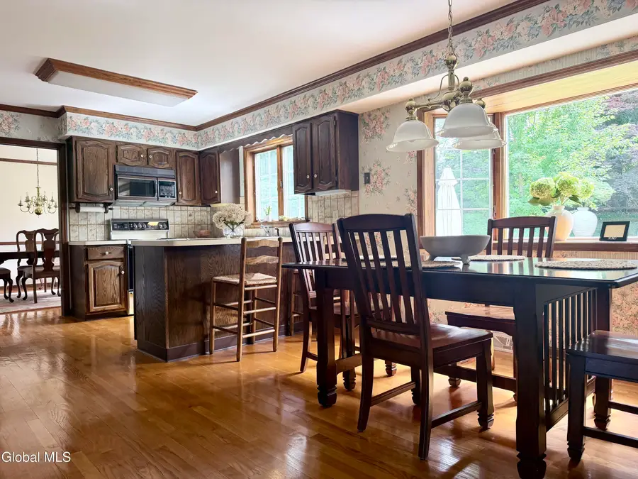 6 Thistledown Court, Loudonville, NY 12211 - #3