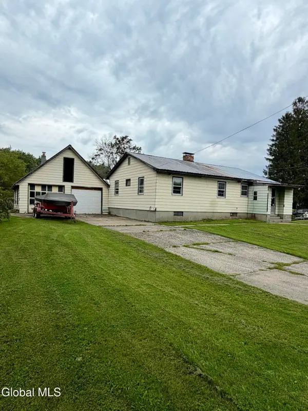 4 S East Avenue, Johnstown, NY 12095