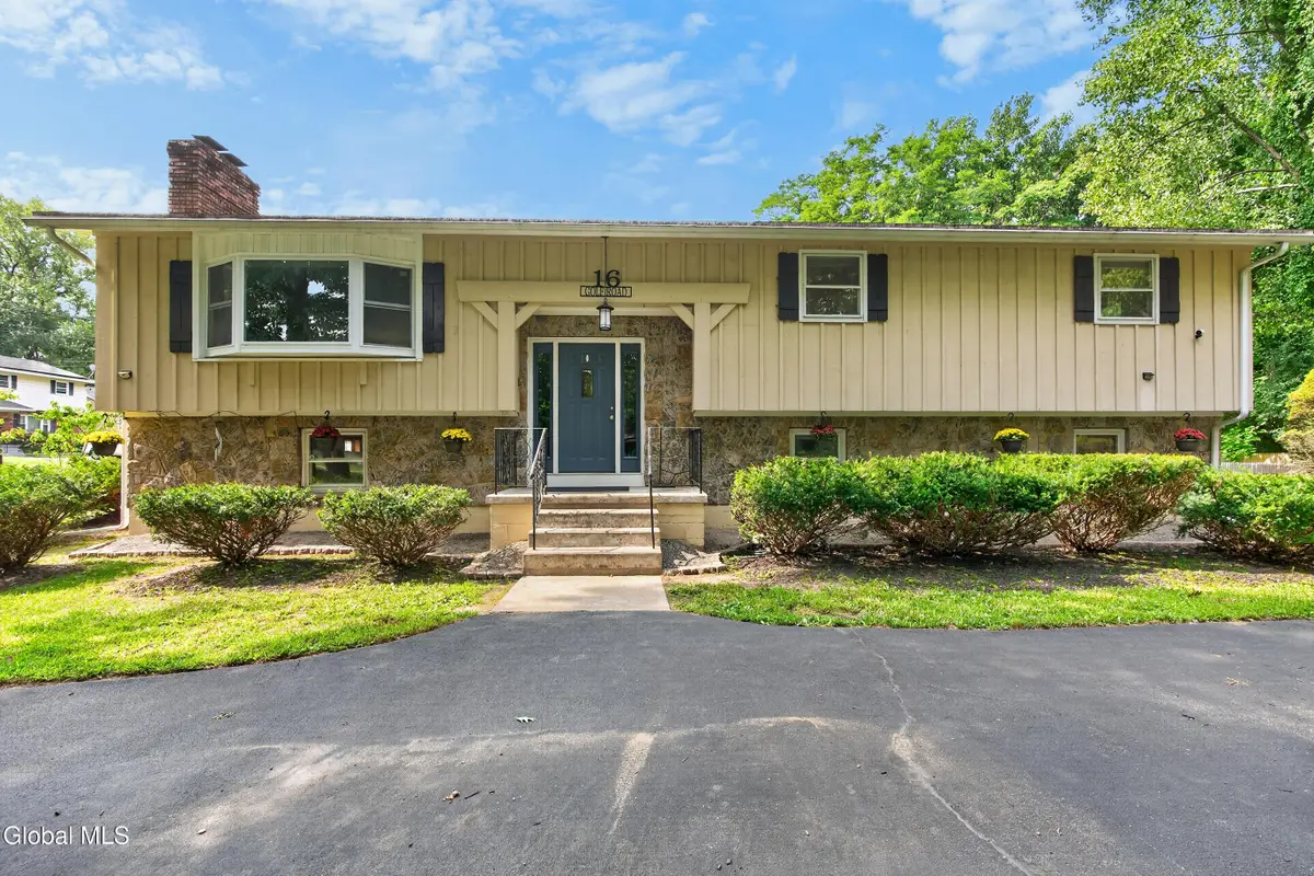 16 Golf Road, Schenectady, NY 12304 - #1