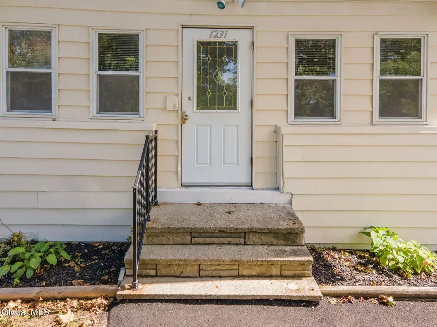 1231 N Westcott Road, Rotterdam, NY 12306 - #3