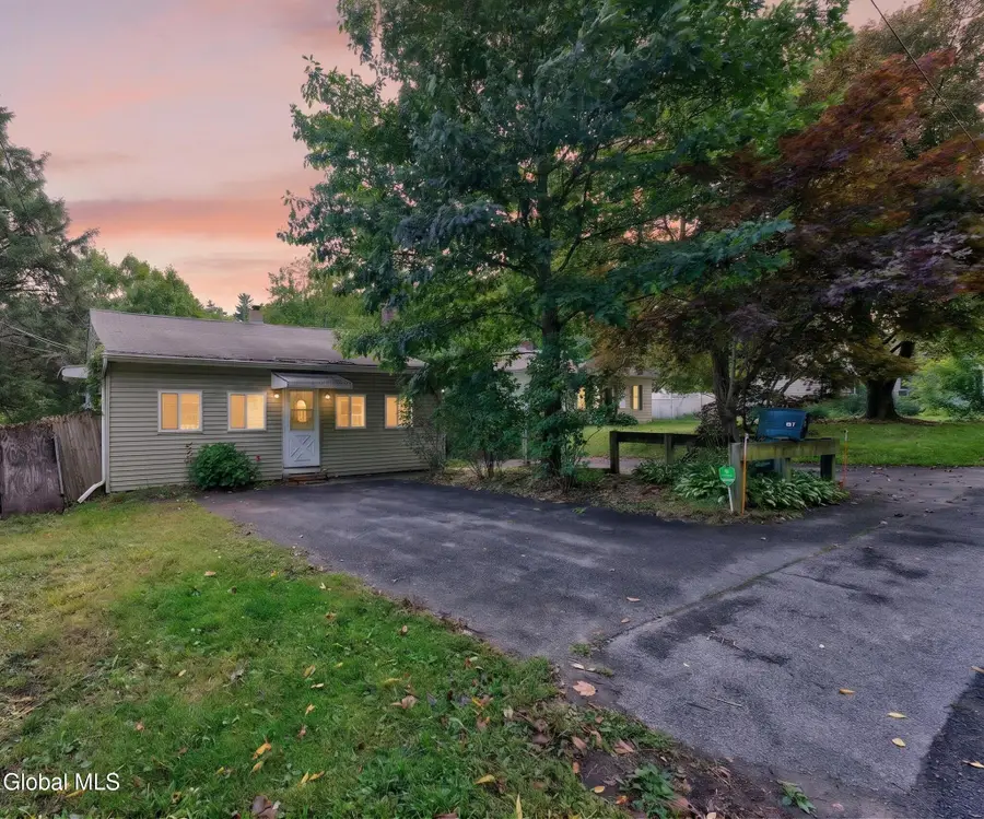127 Dunsbach Ferry Road, Colonie, NY 12047 - #2