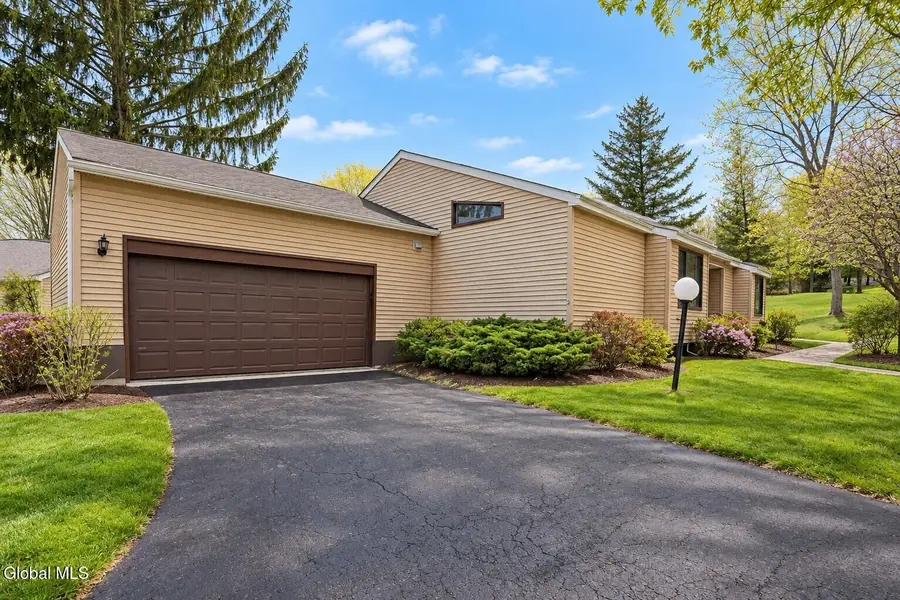 2 Loudonwood E, Albany, NY 12211 - #3