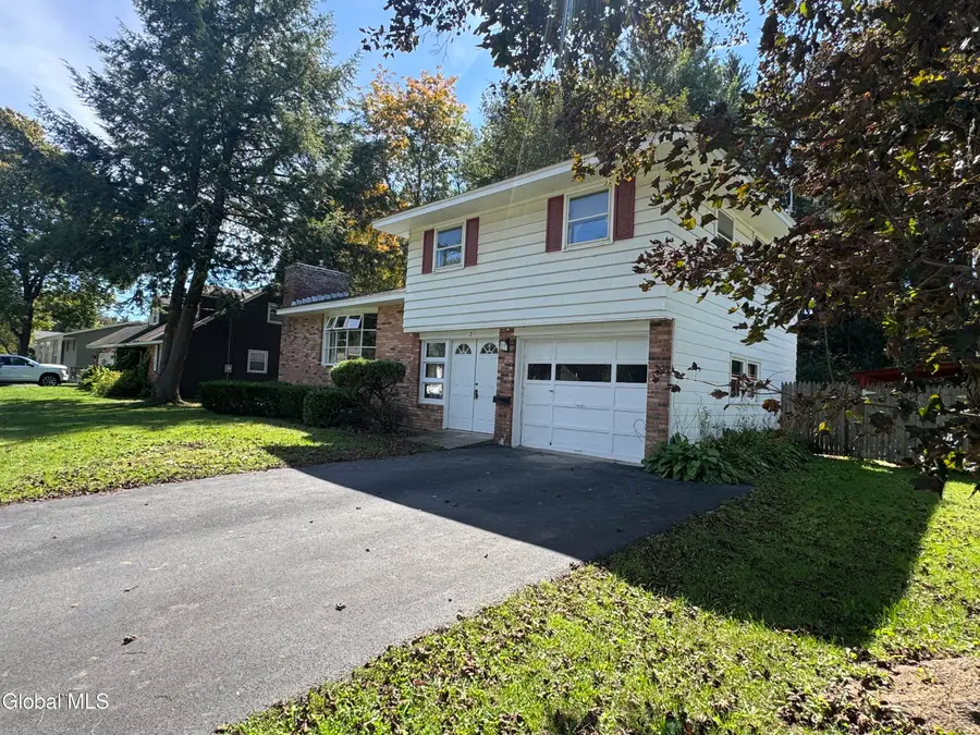 7 Woodside Court, North Greenbush, NY 12198 - #2