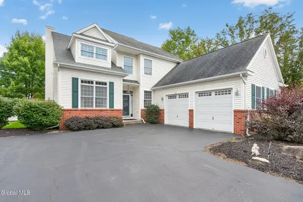 11 Whitman Common, Bethlehem, NY 12159