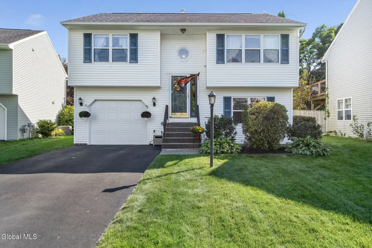21 Wicken Square, Colonie, NY 12205 - #1