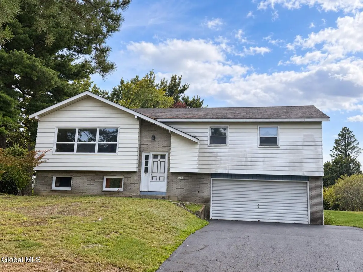 39 Zelenke Drive, North Greenbush, NY 12198 - #1