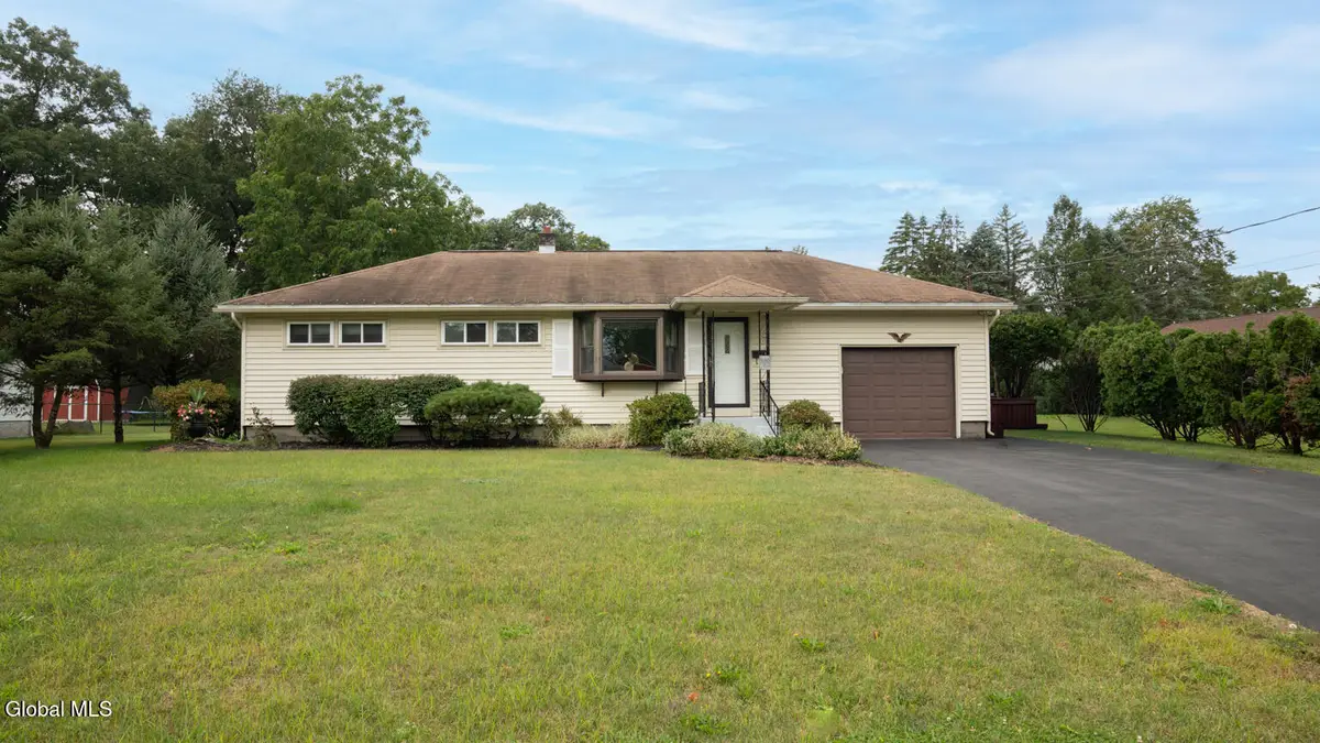 18 Marville Drive, Loudonville, NY 12211 - #1